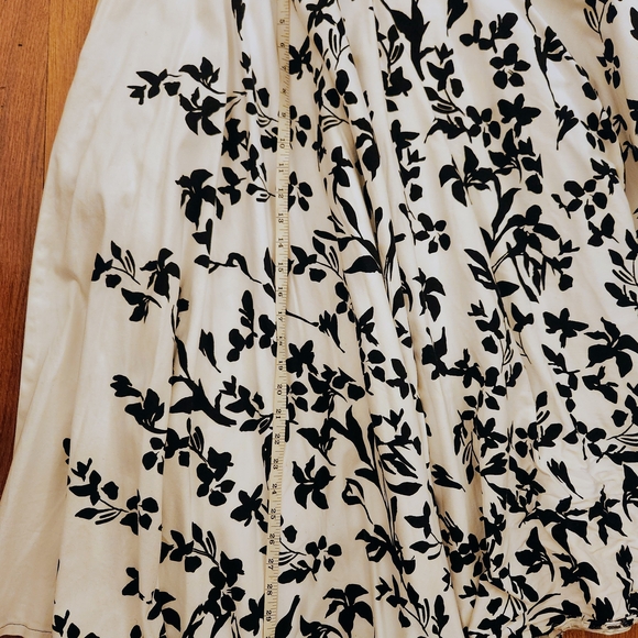 Black & White Floral Circle Skirt w/Pockets Size L/XL - Picture 9 of 16